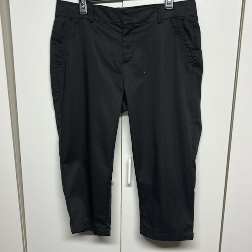 Dockers Mid Rise Black Capri Pants 21” Inseam Size 14